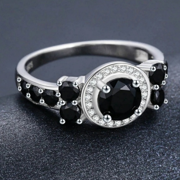 NWOT Cz & Black Spinel Ring Size 7 - Picture 3 of 5
